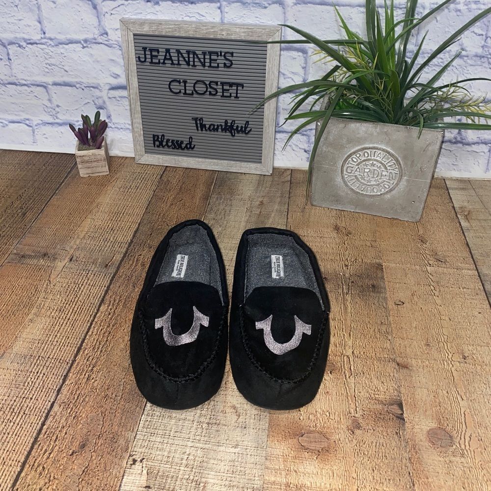True Religion Men's Black & Gray Logo Slippers House Shoes Size Small 7-8